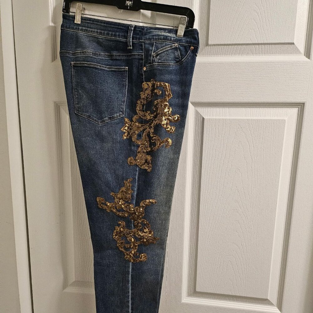 CHICO'S. The Platinum Jegging. Medium Wash.  Gold Leaf Embellishments. Size: 2.